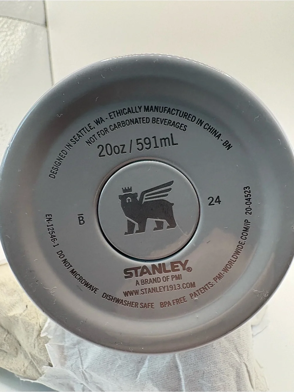 Stanley 20 oz All Day Slim Bottle Gray Shale Gloss Vacuum Insulated Water Bottle - Picture 4 of 7